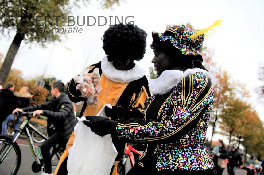 De Sint arriveert in Heelsum met veel zwarte Pieten