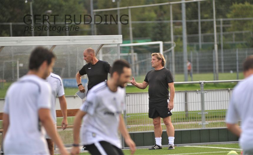 CHRC oefenmeester Bob Jansen en assistent Chris van de Peppel starten met 15 nieuwe spelers