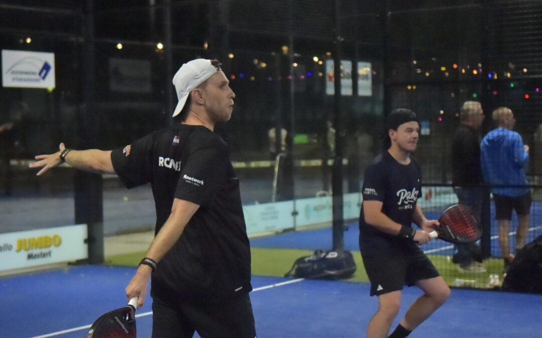 DJ Nicky Romero laat zijn gouden handen wapperen op Padel toernooi bij Bakkershaag in Renkum