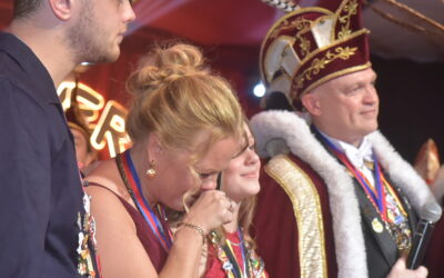 Carnavalsvereniging De Dolle Instuivers neemt met Frühshoppen emotioneel afscheid van het seizoen