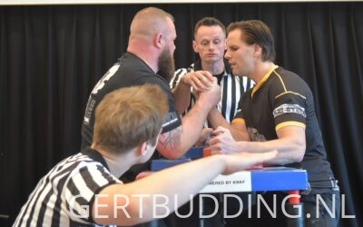 Erik Kurvink in Doelum Renkum met overmacht Nederlands Kampioen Armworstelen